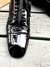 Load image into Gallery viewer, CHRISTIAN LOUBOUTIN Men’s Greggo Patent Leather Lace-Up Oxford Shoes
