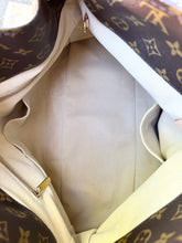 Load image into Gallery viewer, LOUIS VUITTON Artsy MM Monogram Canvas Shoulder Bag
