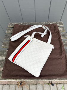 GUCCI Unisex GG Supreme Messenger Bag