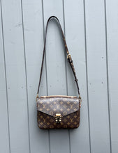 Load image into Gallery viewer, LOUIS VUITTON Monogram Pochette Metis
