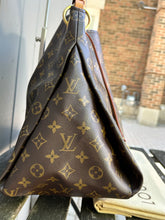 Load image into Gallery viewer, LOUIS VUITTON Artsy MM Monogram Canvas Shoulder Bag
