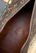 Load image into Gallery viewer, LOUIS VUITTON Vintage Monogram Papillion 26 Bag
