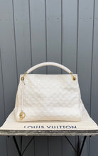 Load image into Gallery viewer, LOUIS VUITTON Monogram Empreinte Leather Artsy MM Bag
