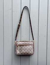 Load image into Gallery viewer, LOUIS VUITTON Monogram Pochette Metis
