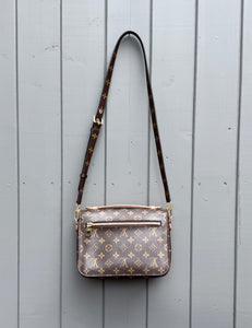 LOUIS VUITTON Monogram Pochette Metis