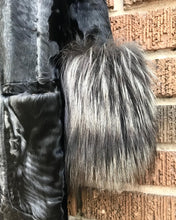 Load image into Gallery viewer, CAROLINA HERRERA Lambs Wool Fox Fur Cuffs 3/4 Length Coat
