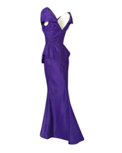 Load image into Gallery viewer, OSCAR DE LA RENTA Silk Gown
