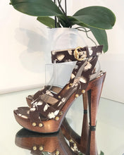 Load image into Gallery viewer, GUCCI Wooden Platform High Heels
