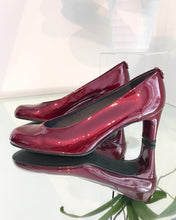 Load image into Gallery viewer, STUART WEITZMAN Patent Leather Mid Heel Pumps
