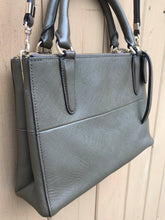 Load image into Gallery viewer, COACH Leather Crossbody Bag
