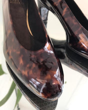 Load image into Gallery viewer, STUART WEITZMAN Patent Leather Mid Heel Pumps
