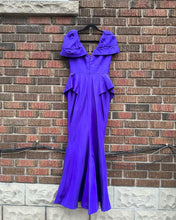 Load image into Gallery viewer, OSCAR DE LA RENTA Silk Gown
